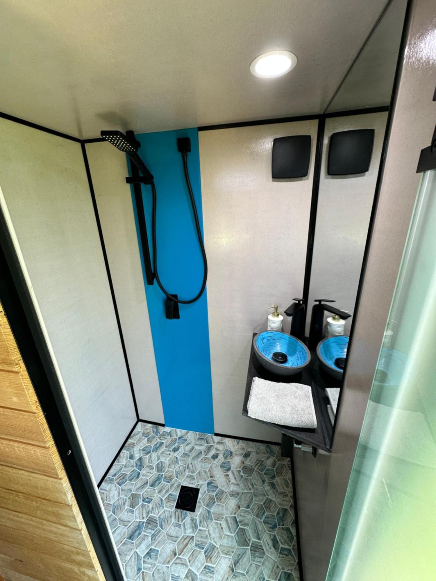 Ocean Breeze Tiny House - Ocean And View Apartment